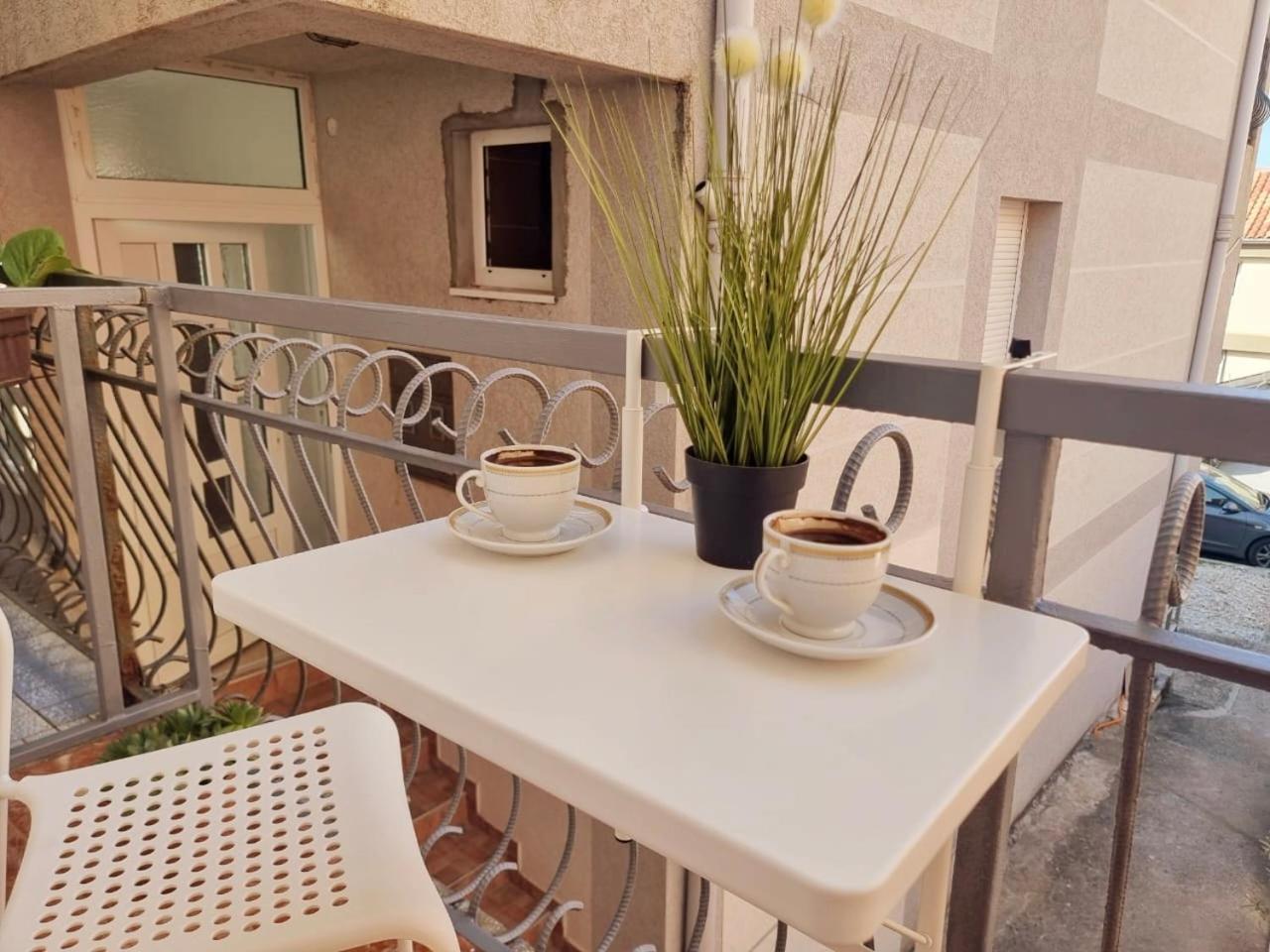 Studio Apartman Na Plazi Rafailovici Exterior foto