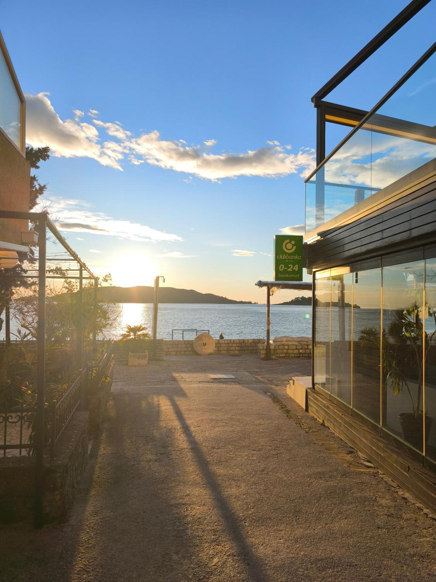 Studio Apartman Na Plazi Rafailovici Exterior foto